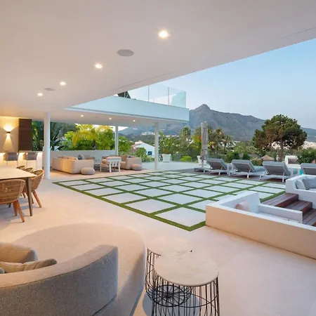 Βίλα Vacation I Almost Heaven, New Built Villa, Rooftop Jacuzzi, Infinity Heated Pool *