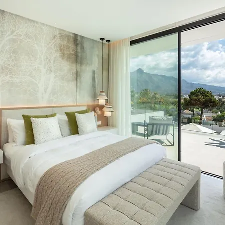 Vacation I Almost Heaven, New Built Villa, Rooftop Jacuzzi, Infinity Heated Pool Μαρμπέλλα