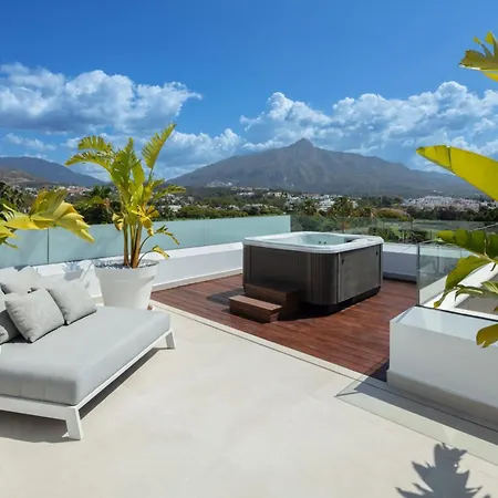 Vacation I Almost Heaven, New Built Villa, Rooftop Jacuzzi, Infinity Heated Pool * Μαρμπέλλα