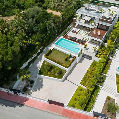 Vacation I Almost Heaven, New Built Villa, Rooftop Jacuzzi, Infinity Heated Pool Μαρμπέλλα