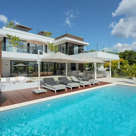 Vacation I Almost Heaven, New Built Villa, Rooftop Jacuzzi, Infinity Heated Pool Villa *