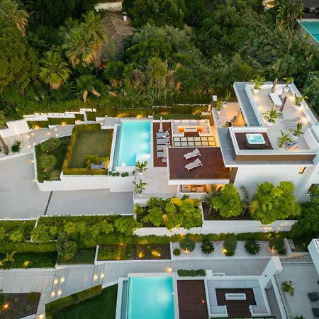 Villa Vacation I Almost Heaven, New Built Villa, Rooftop Jacuzzi, Infinity Heated Pool Marbellac