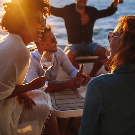 빌라 Vacation I Almost Heaven, New Built Villa, Rooftop Jacuzzi, Infinity Heated Pool *