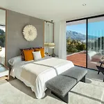 Villa Vacation I Almost Heaven, New Built Villa, Rooftop Jacuzzi, Infinity Heated Pool *