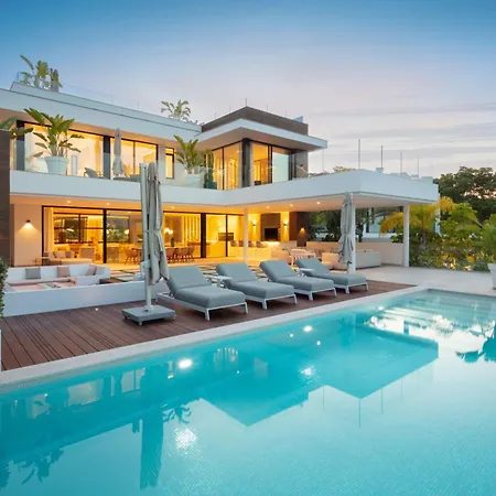 Vacation I Almost Heaven, New Built Villa, Rooftop Jacuzzi, Infinity Heated Pool