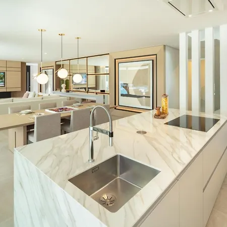 Vacation I Almost Heaven, New Built Villa, Rooftop Jacuzzi, Infinity Heated Pool 别墅 马尔韦利亚