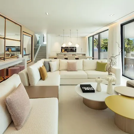 ヴィラ Vacation I Almost Heaven, New Built Villa, Rooftop Jacuzzi, Infinity Heated Pool