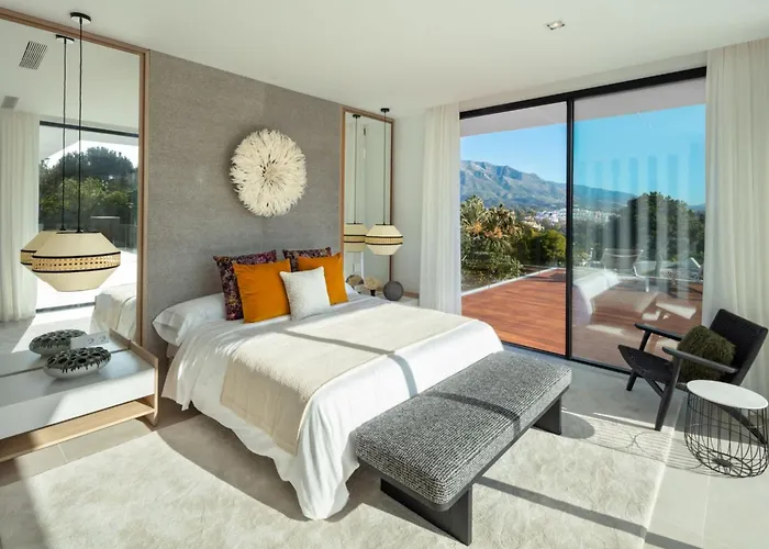 Villa Vacation I Almost Heaven, New Built Villa, Rooftop Jacuzzi, Infinity Heated Pool *