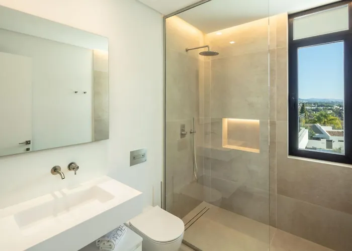 Villa Vacation I Almost Heaven, New Built Villa, Rooftop Jacuzzi, Infinity Heated Pool Marbellac