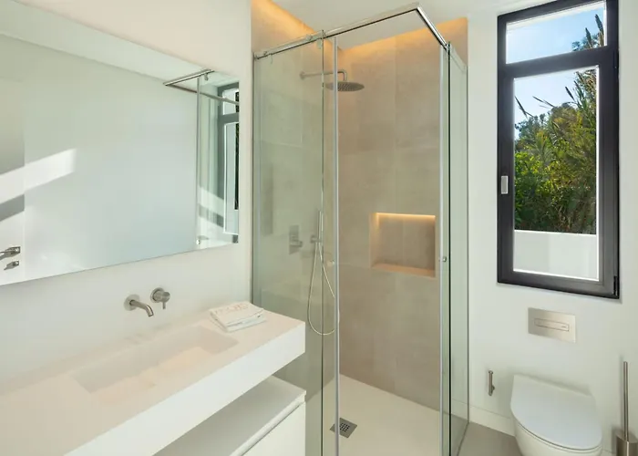 Vacation I Almost Heaven, New Built Villa, Rooftop Jacuzzi, Infinity Heated Pool * Marbellac