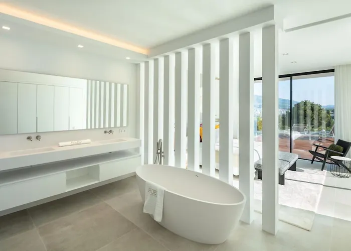 Villa Vacation I Almost Heaven, New Built Villa, Rooftop Jacuzzi, Infinity Heated Pool