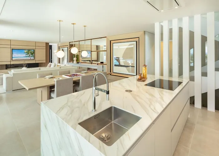 Vacation I Almost Heaven, New Built Villa, Rooftop Jacuzzi, Infinity Heated Pool Villa Marbellac