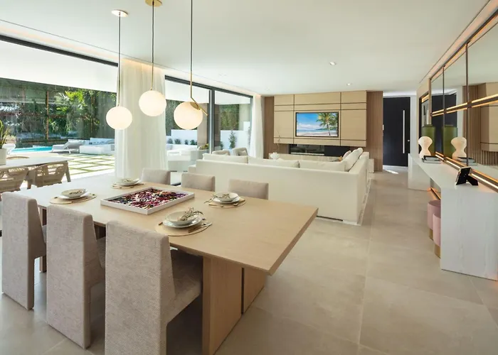 Vacation I Almost Heaven, New Built Villa, Rooftop Jacuzzi, Infinity Heated Pool