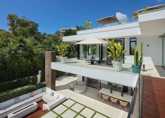 Vacation I Almost Heaven, New Built Villa, Rooftop Jacuzzi, Infinity Heated Pool