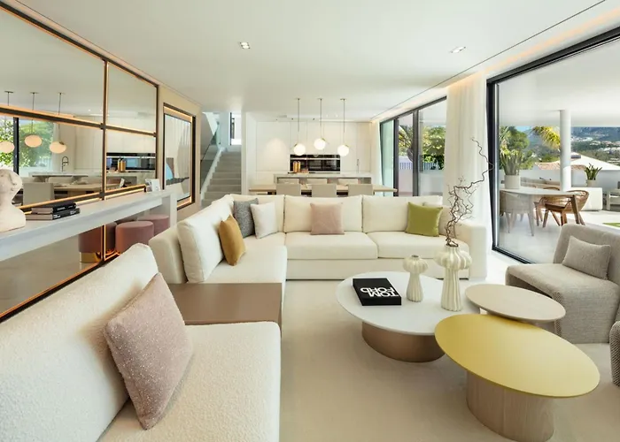 Villa Vacation I Almost Heaven, New Built Villa, Rooftop Jacuzzi, Infinity Heated Pool