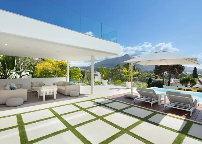 Villa Vacation I Almost Heaven, New Built Villa, Rooftop Jacuzzi, Infinity Heated Pool