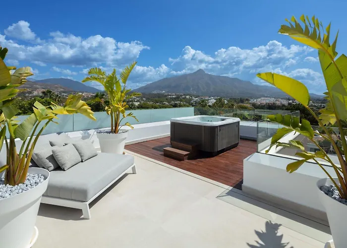 Vacation I Almost Heaven, New Built Villa, Rooftop Jacuzzi, Infinity Heated Pool * Marbellac