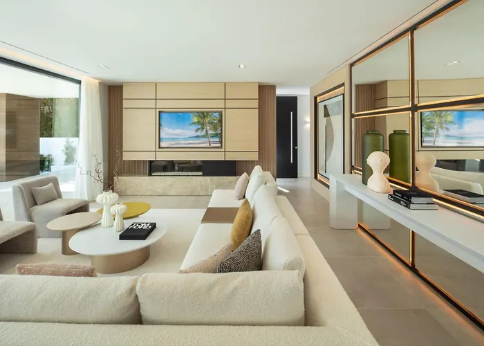 Villa Vacation I Almost Heaven, New Built Villa, Rooftop Jacuzzi, Infinity Heated Pool *