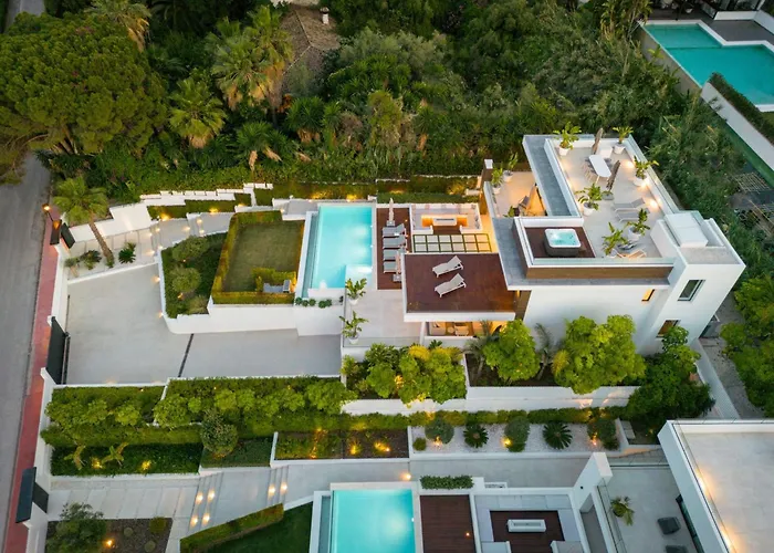 Villa Vacation I Almost Heaven, New Built Villa, Rooftop Jacuzzi, Infinity Heated Pool Marbellac