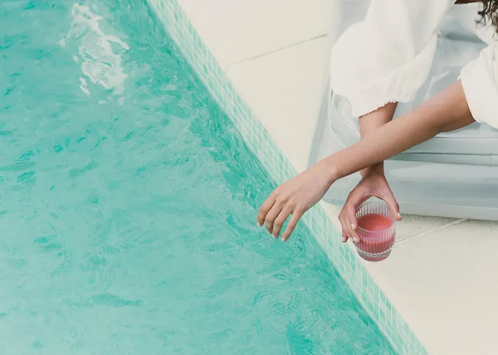 Vacation I Almost Heaven, New Built Villa, Rooftop Jacuzzi, Infinity Heated Pool *