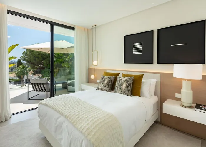 Vacation I Almost Heaven, New Built Villa, Rooftop Jacuzzi, Infinity Heated Pool Marbella