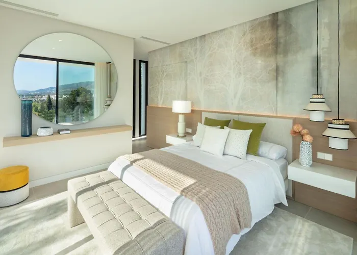Vacation I Almost Heaven, New Built Villa, Rooftop Jacuzzi, Infinity Heated Pool Villa Marbella