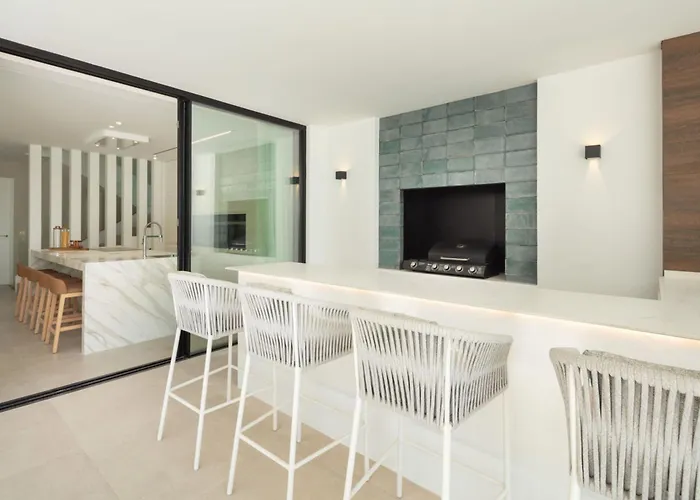 Vacation I Almost Heaven, New Built Villa, Rooftop Jacuzzi, Infinity Heated Pool * Marbella